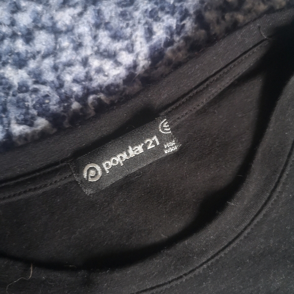 Puffed Sleeves Black T-shirt - Picture 6 of 7